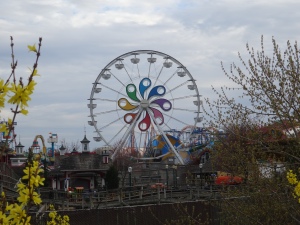 The pinwheel is back on the Ferris Wheel.